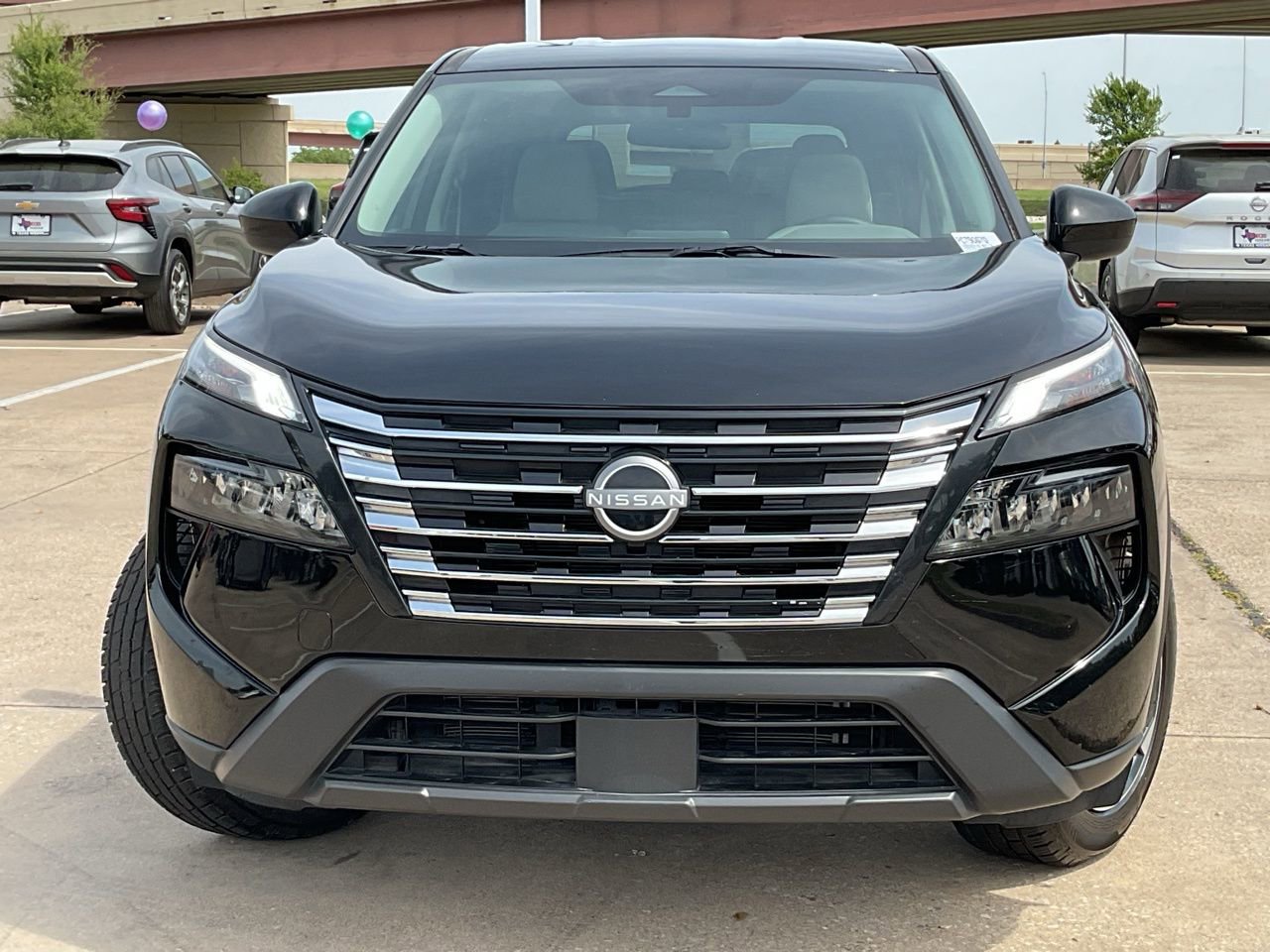 Used 2025 Nissan Rogue SV FWD image 3