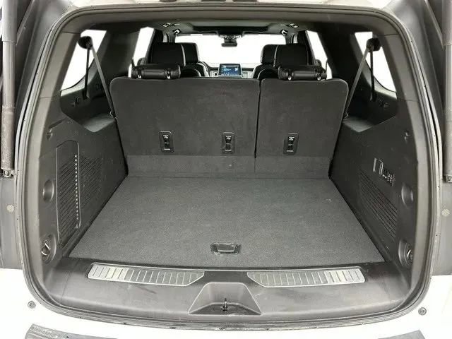 Used 2023 Chevrolet Suburban High Country image 34