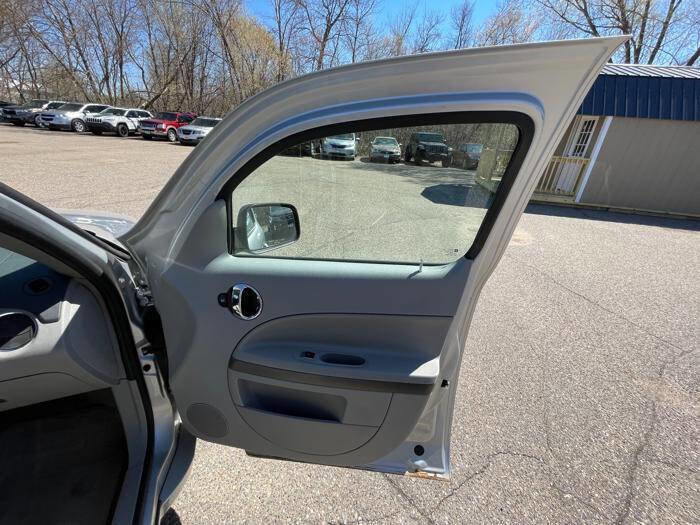 Used 2009 Chevrolet HHR LS FWD image 30