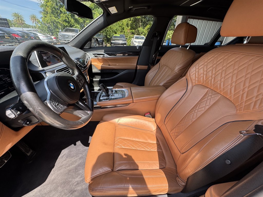Used 2021 BMW 740i w/ M Sport Package RWD image 11