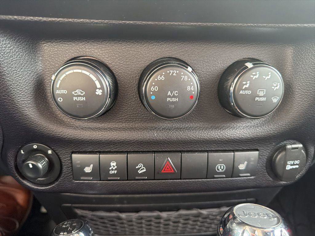 Used 2017 Jeep Wrangler Unlimited Sahara w/ Dual Top Group AWD/4WD image 11