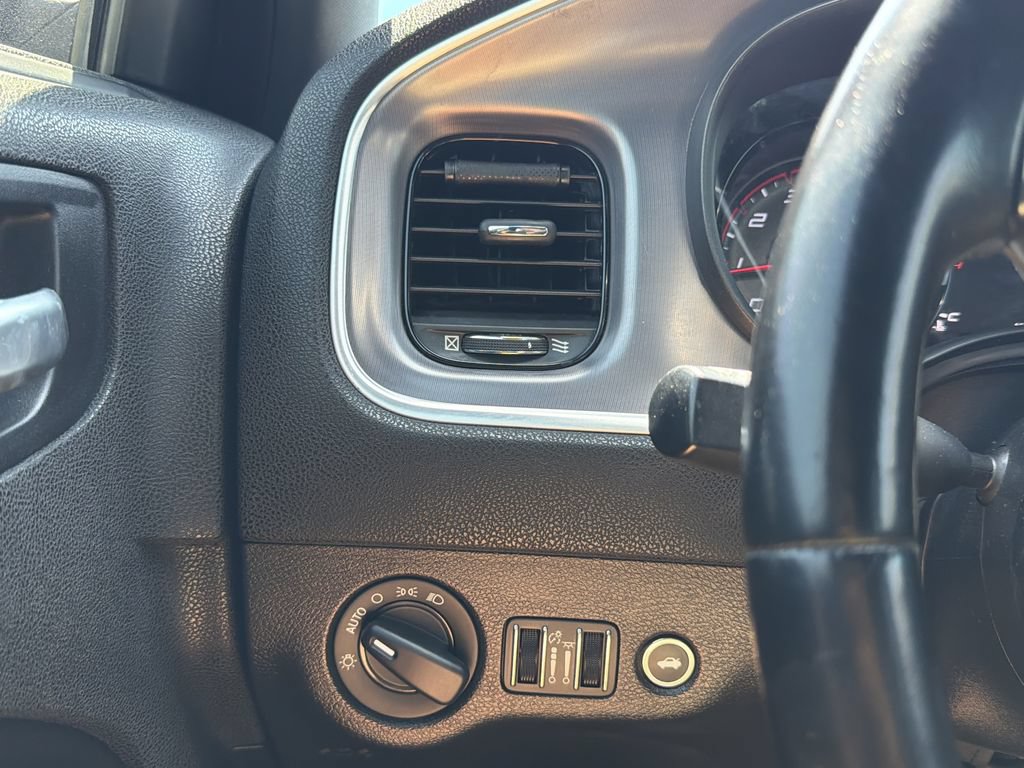 Used 2019 Dodge Charger SXT w/ Blacktop Package RWD image 15