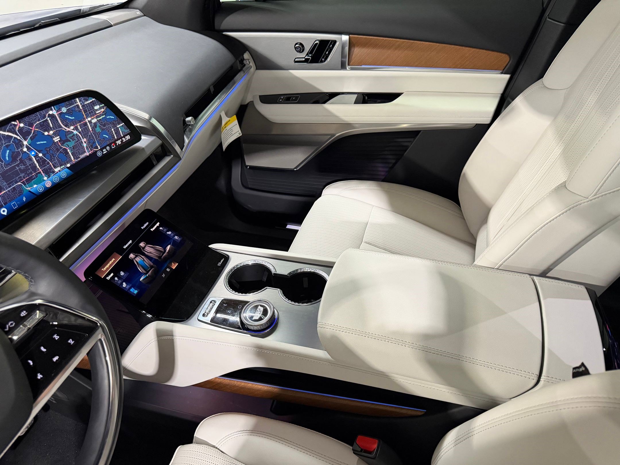 New 2026 Cadillac Vistiq Sport image 38