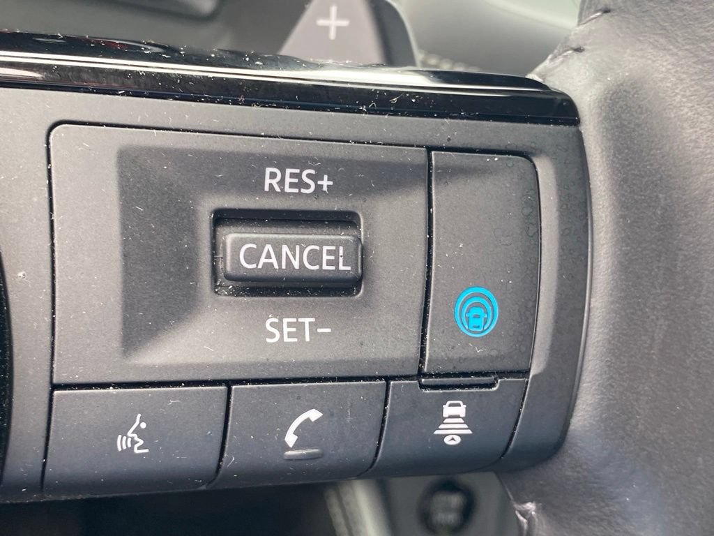 Used 2024 Nissan Rogue Platinum FWD image 28