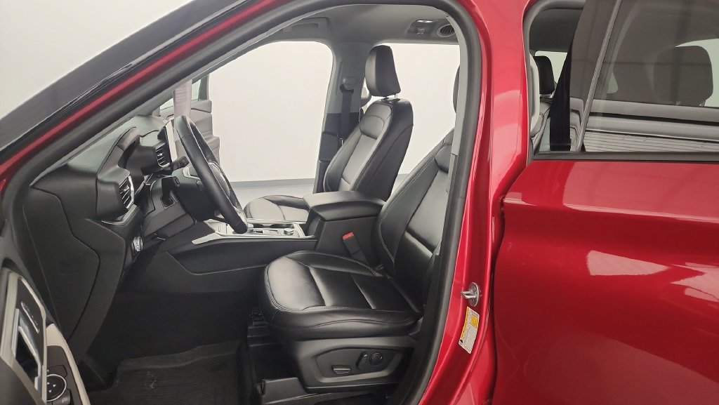 Used 2022 Ford Explorer XLT w/ Equipment Group 202A AWD/4WD image 15