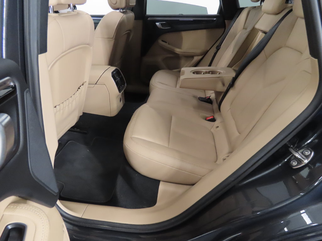 Certified 2023 Porsche Macan AWD/4WD image 41