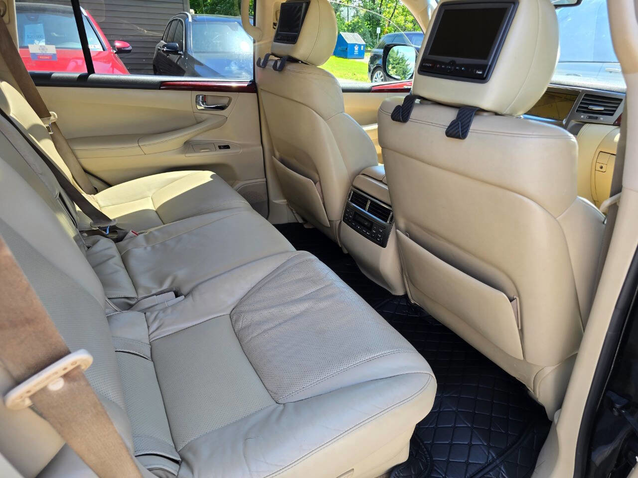 Used 2011 Lexus LX 570 4WD image 33
