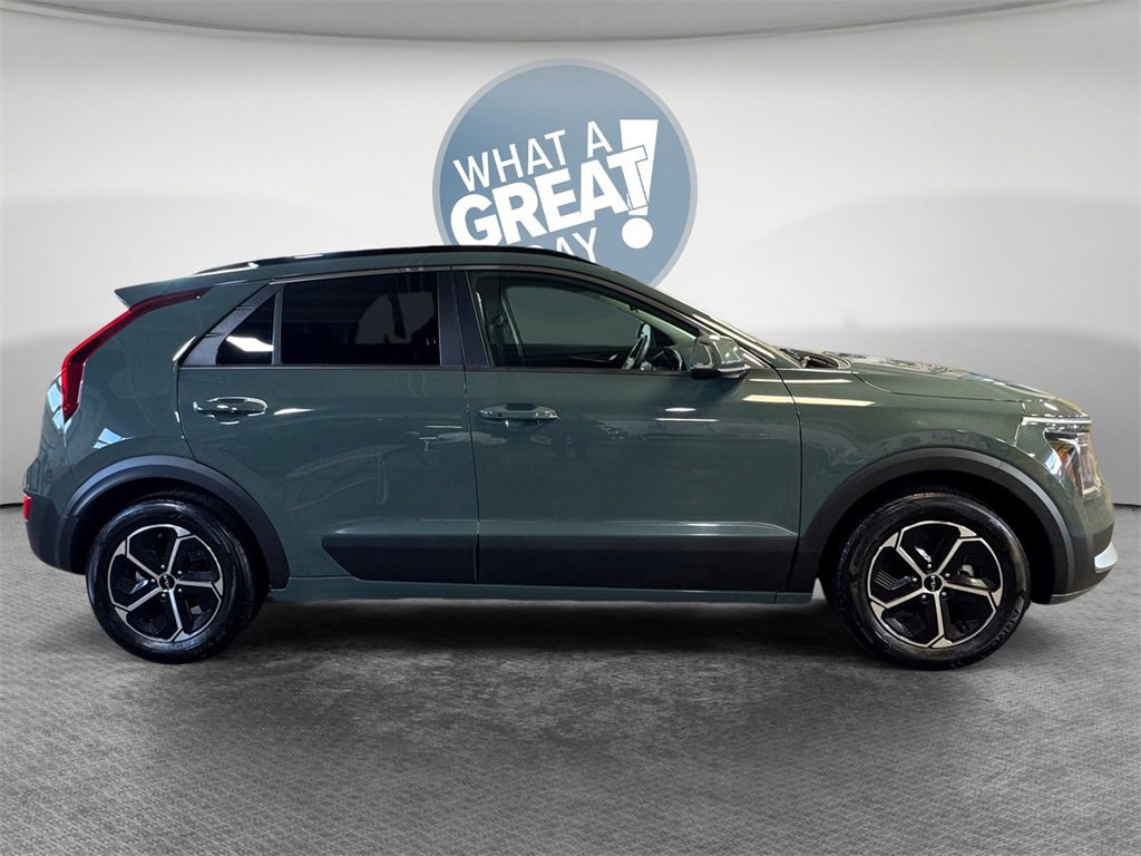 Certified 2023 Kia Niro EX image 2