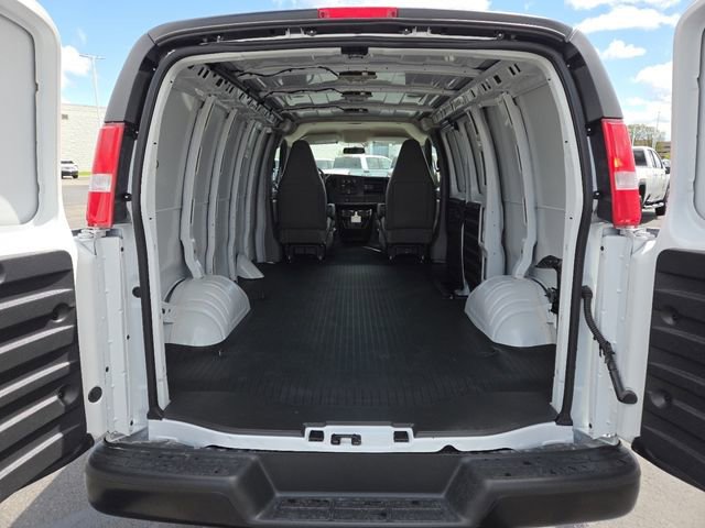 New 2026 Chevrolet Express 2500 w/ Driver Convenience Package RWD image 19