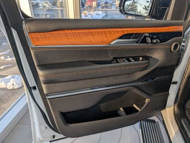 New 2025 Jeep Grand Wagoneer Series III w/ HD Trailer Tow Package image 8