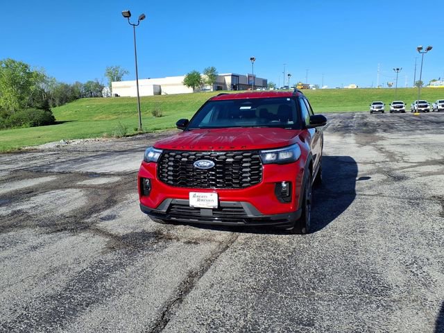 Used 2025 Ford Explorer ST-Line w/ ST-Line Street Pack AWD/4WD image 41