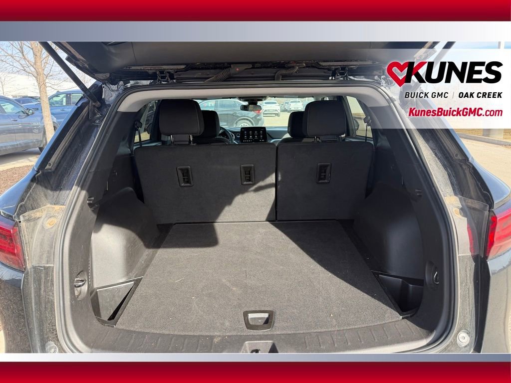 Used 2025 Chevrolet Blazer LT FWD image 5