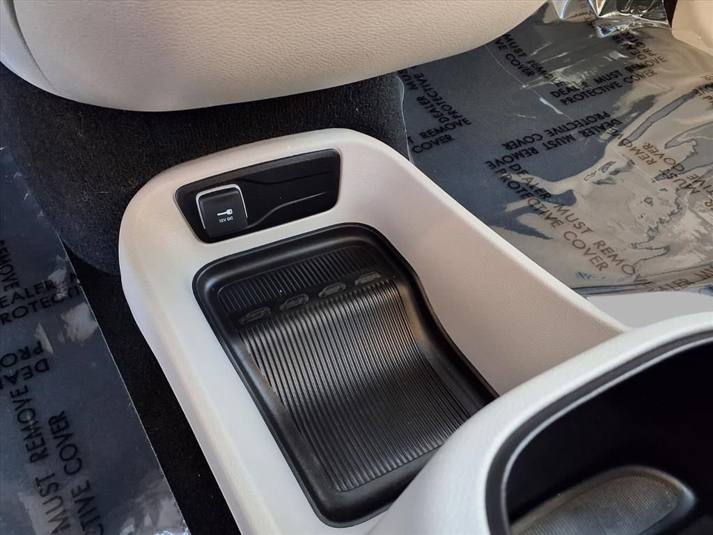 Certified 2024 Chrysler Pacifica Touring-L image 9