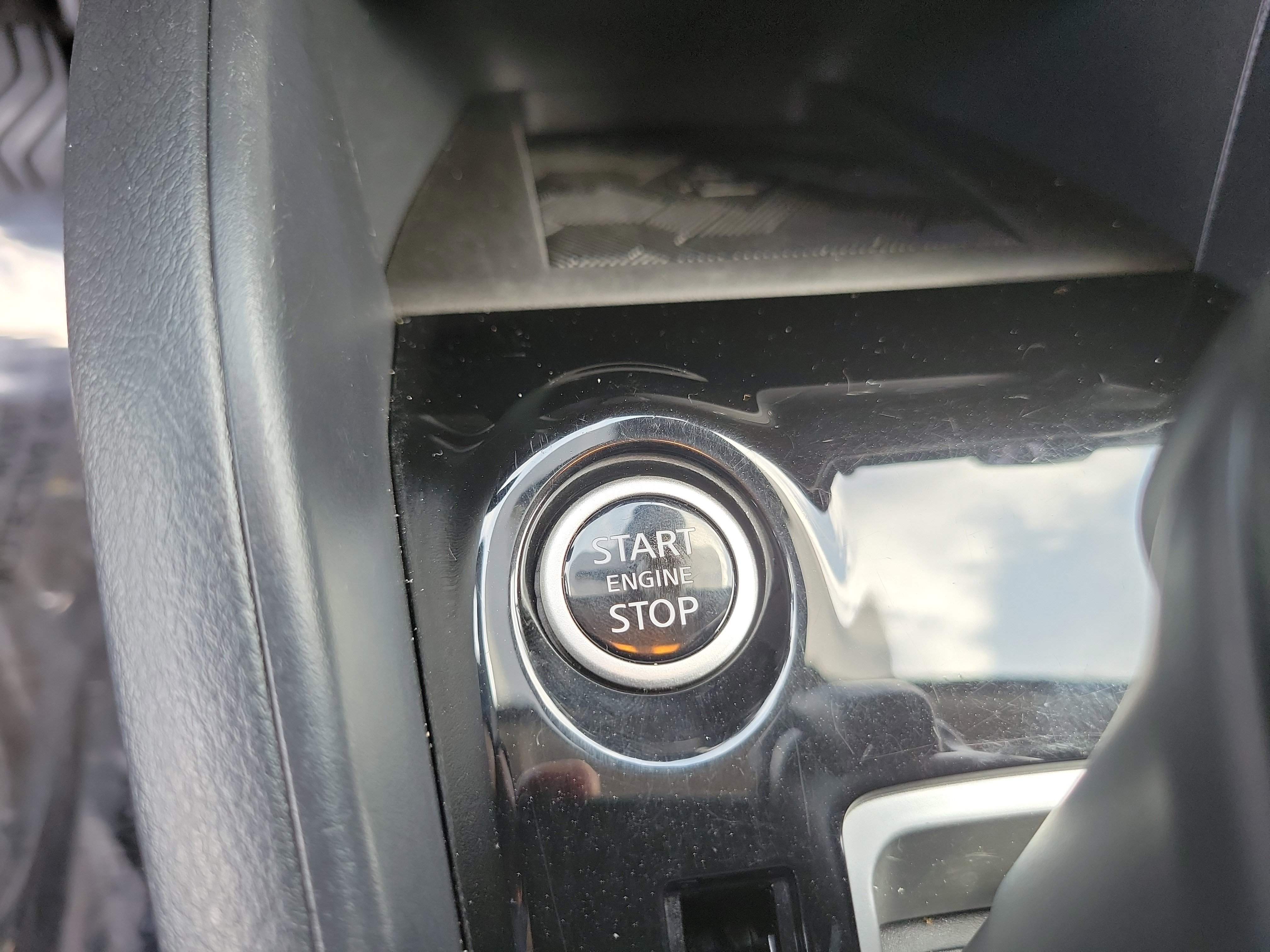Used 2024 Nissan Versa SV w/ Trunk Package FWD image 28