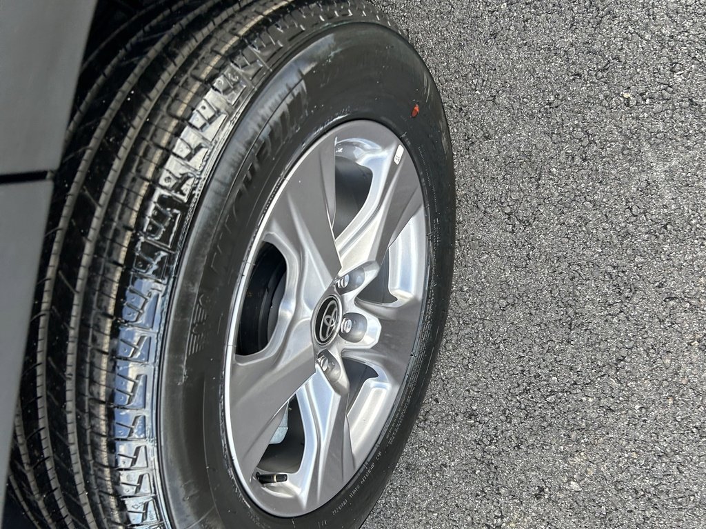 Used 2025 Toyota RAV4 XLE image 17