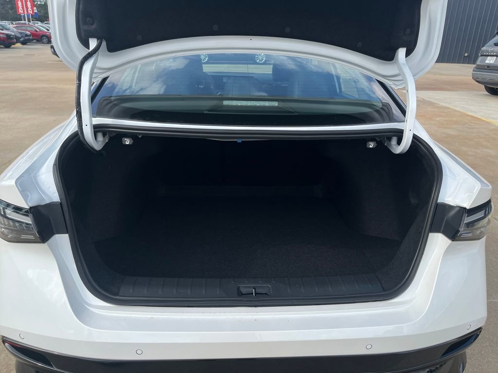 New 2026 Nissan Sentra SR w/ SR Premium Package FWD image 30