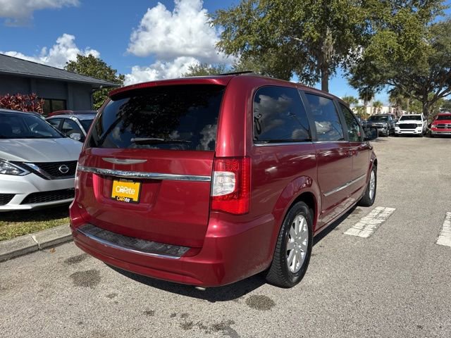Used 2016 Chrysler Town & Country Touring image 7