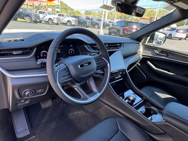 New 2025 Jeep Grand Cherokee Limited w/ Black Appearance Package image 40