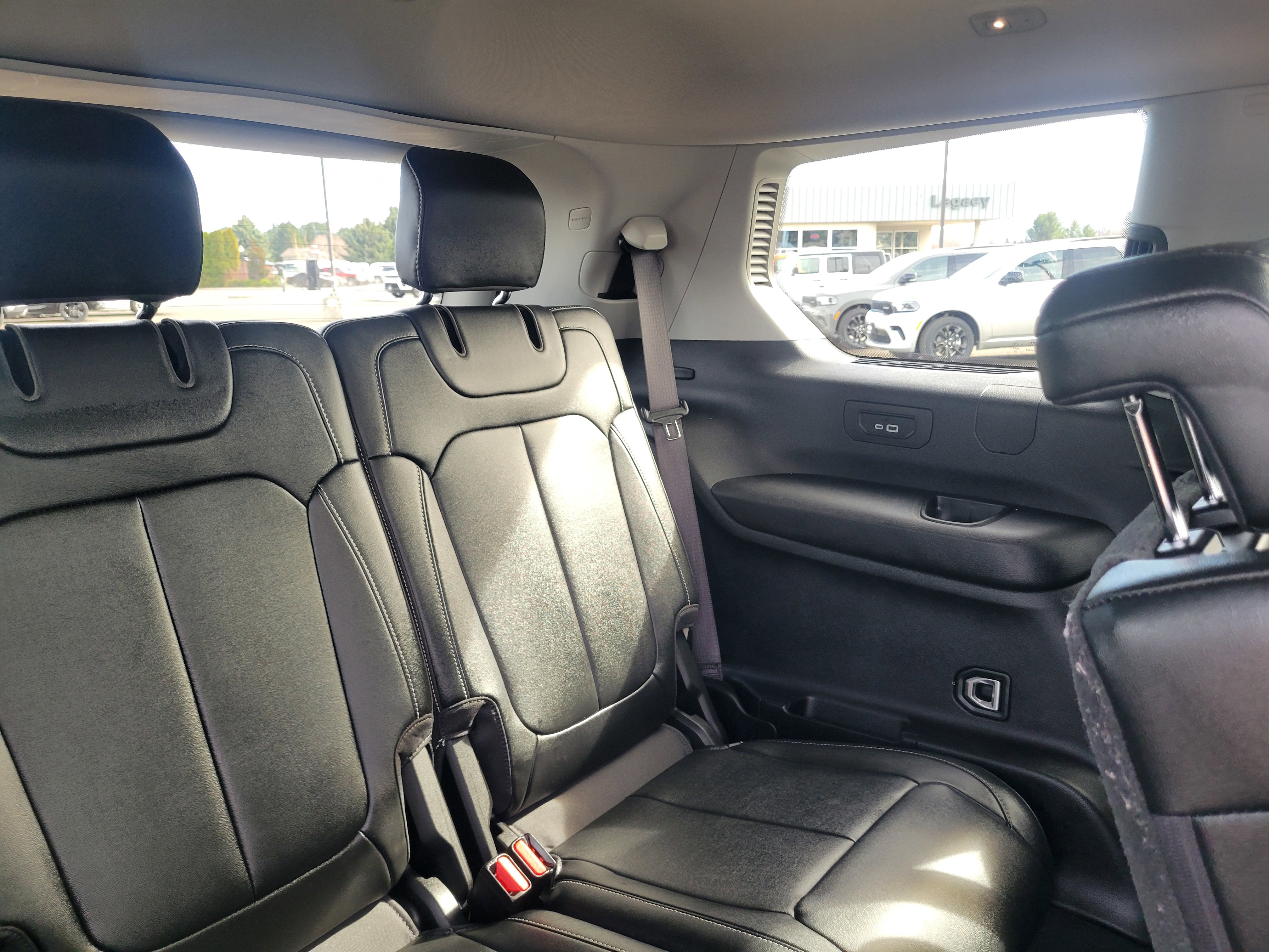 Used 2024 Jeep Grand Cherokee L Limited image 17