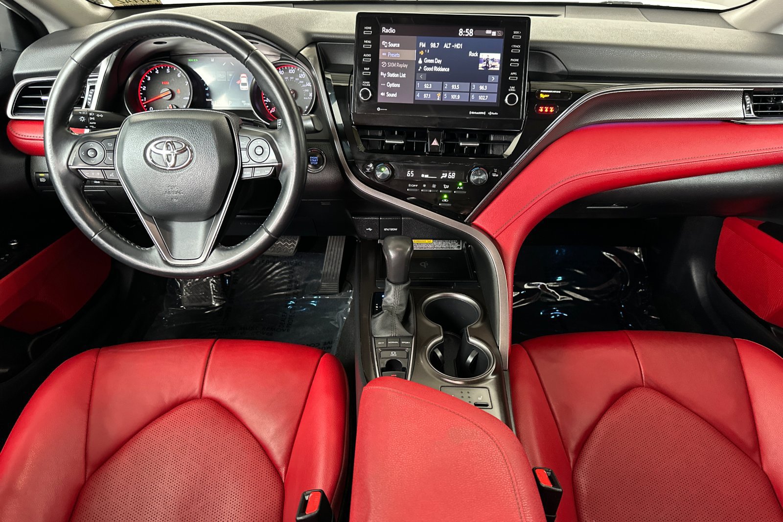 Used 2021 Toyota Camry XSE w/ Carpet Mat Package (TMS) FWD image 16