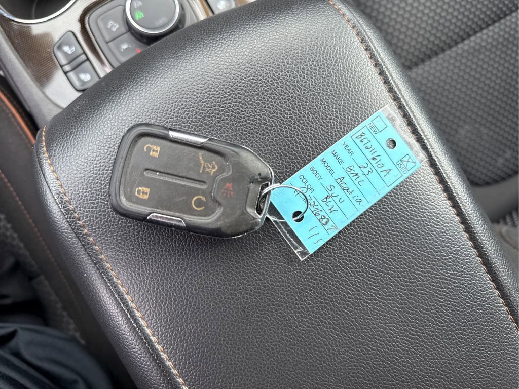 Used 2023 GMC Acadia AT4 image 41