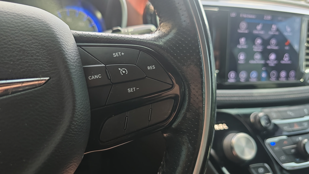 Used 2020 Chrysler Pacifica Limited FWD image 25
