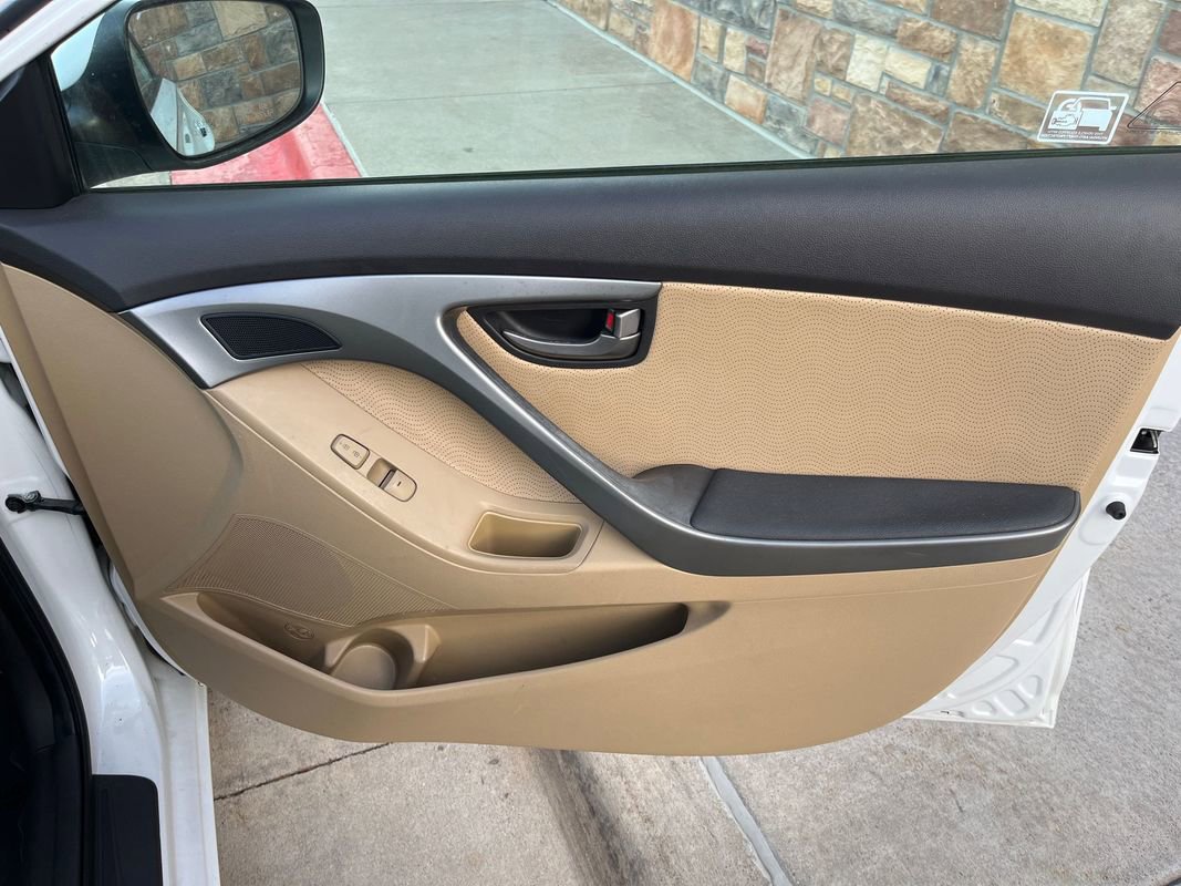 Used 2012 Hyundai Elantra Limited image 18