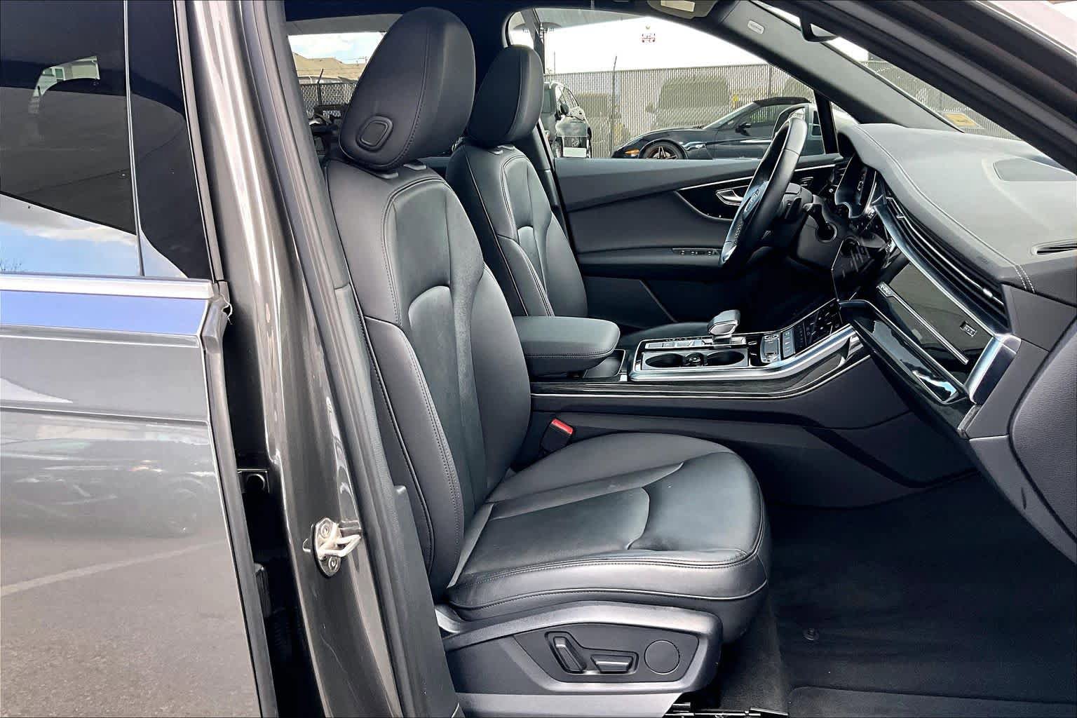 Used 2024 Audi Q7 2.0T Premium w/ Convenience Package image 9