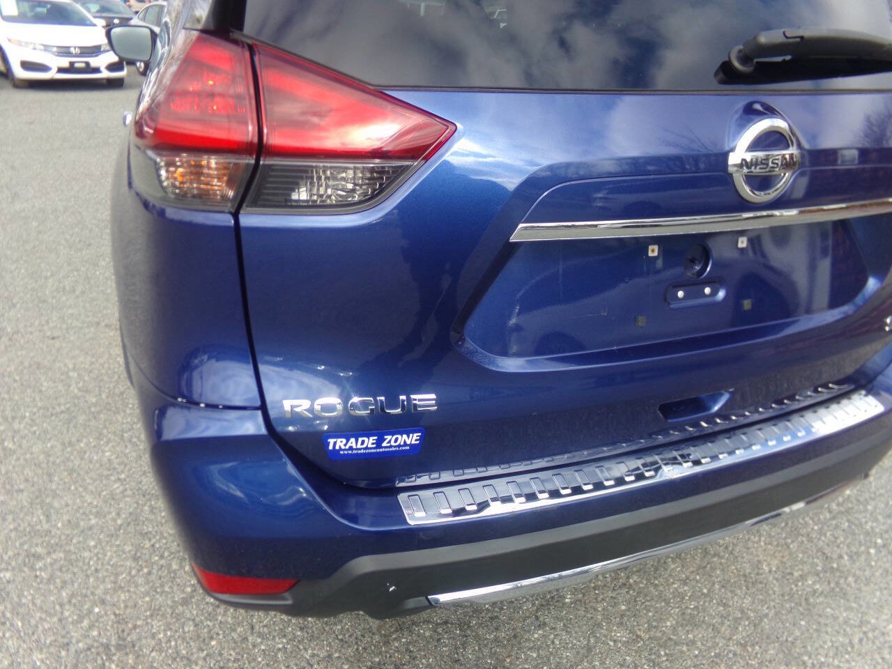 Used 2018 Nissan Rogue SV w/ Premium Package AWD/4WD image 10