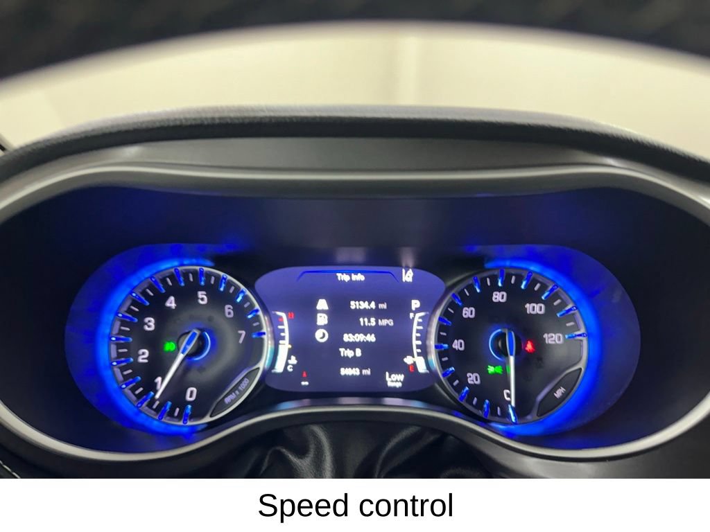 Used 2024 Chrysler Pacifica Touring-L FWD image 42