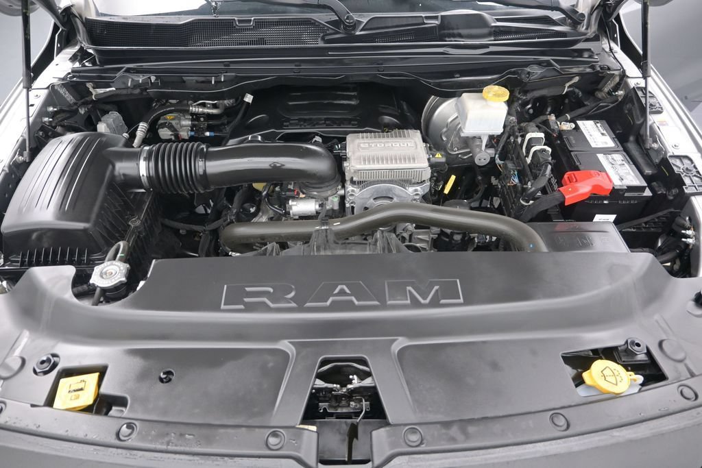 Used 2024 RAM 1500 Laramie AWD/4WD image 16