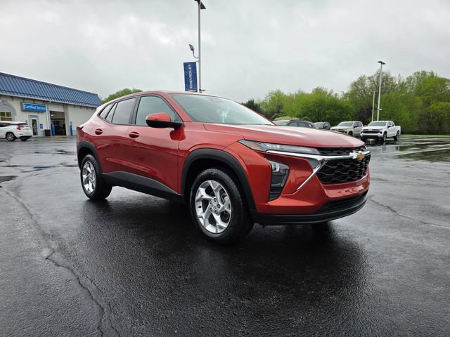 Used 2024 Chevrolet Trax LS w/ LS Convenience Package FWD image 5