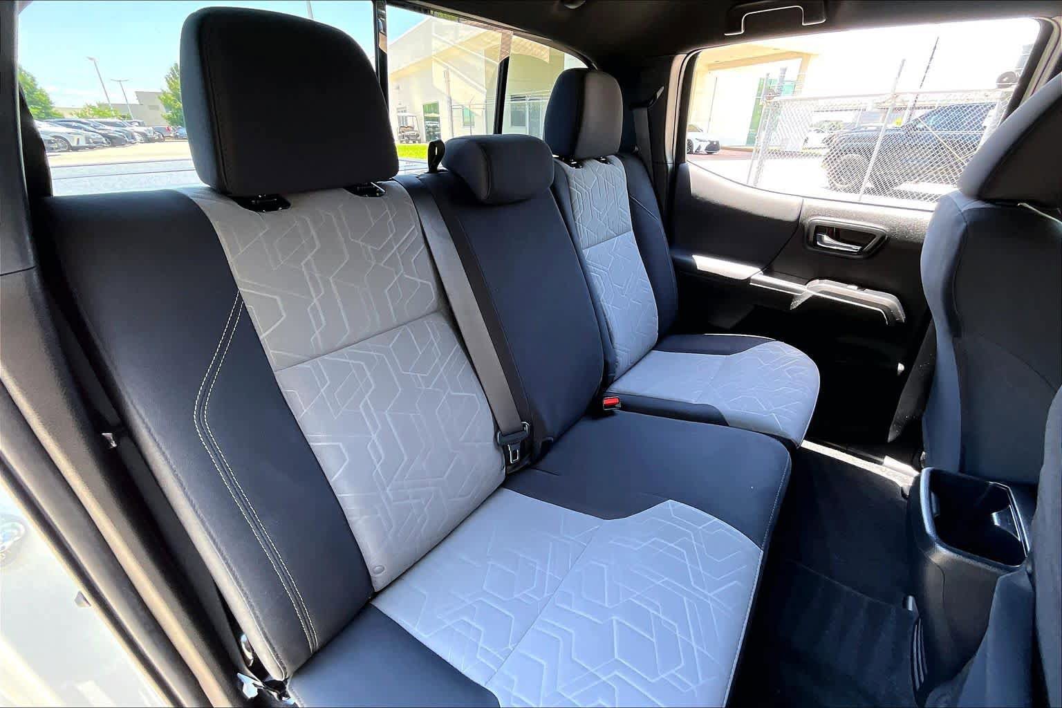 Used 2022 Toyota Tacoma TRD Off-Road AWD/4WD image 18