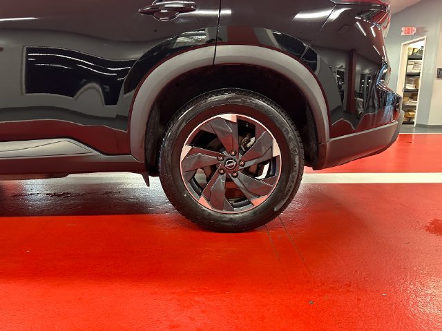 Used 2024 Nissan Rogue SV AWD/4WD image 29