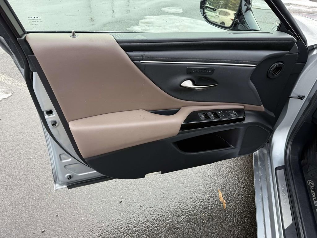 Used 2025 Lexus ES 350 w/ Premium Package image 12