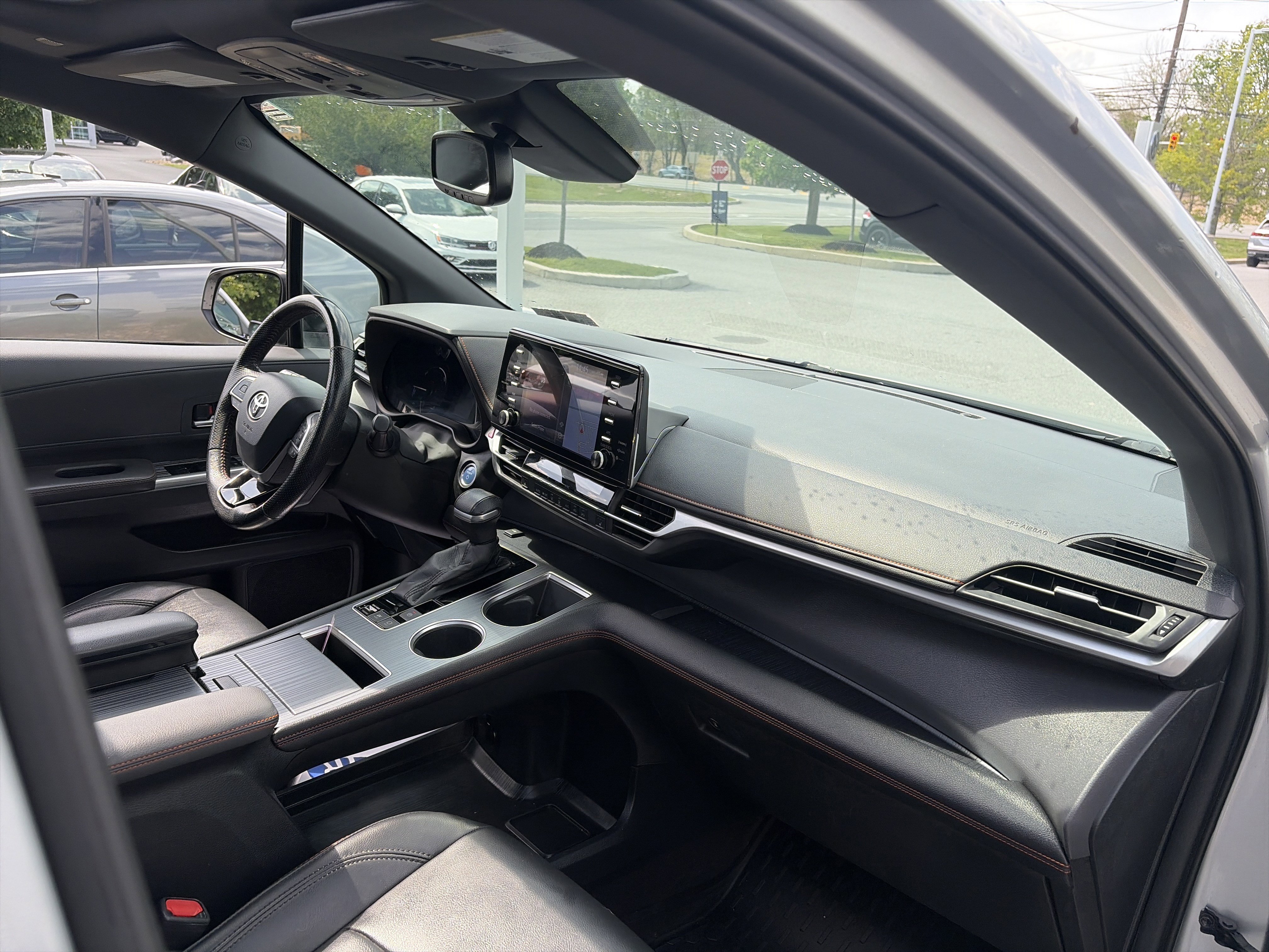 Used 2022 Toyota Sienna XSE AWD/4WD image 37