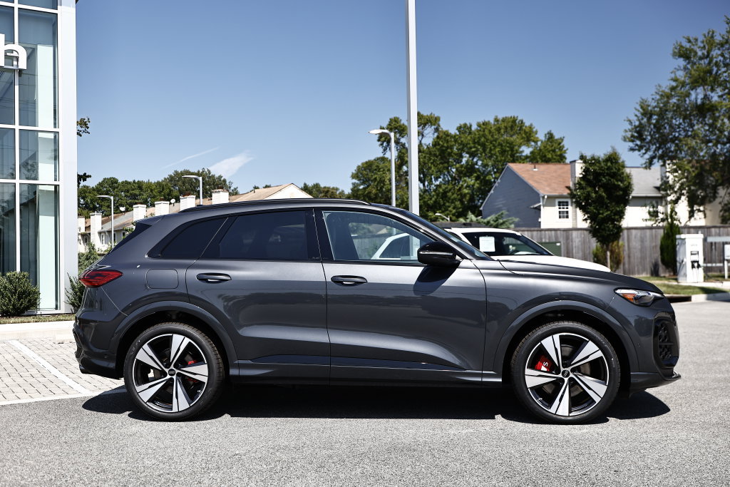 New 2026 Audi SQ5 Premium Plus AWD/4WD image 4