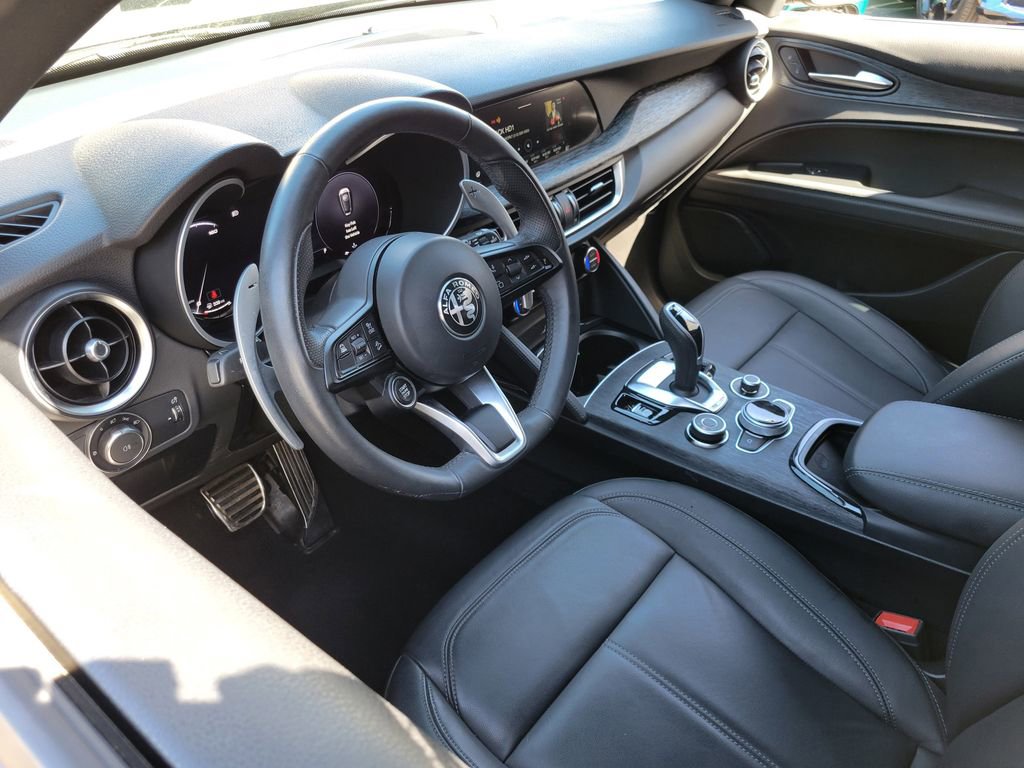 Used 2024 Alfa Romeo Stelvio Sprint RWD image 3