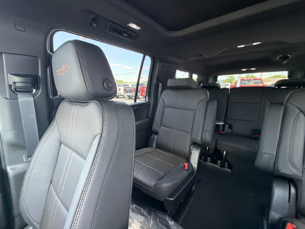 New 2026 Chevrolet Suburban High Country AWD/4WD image 12