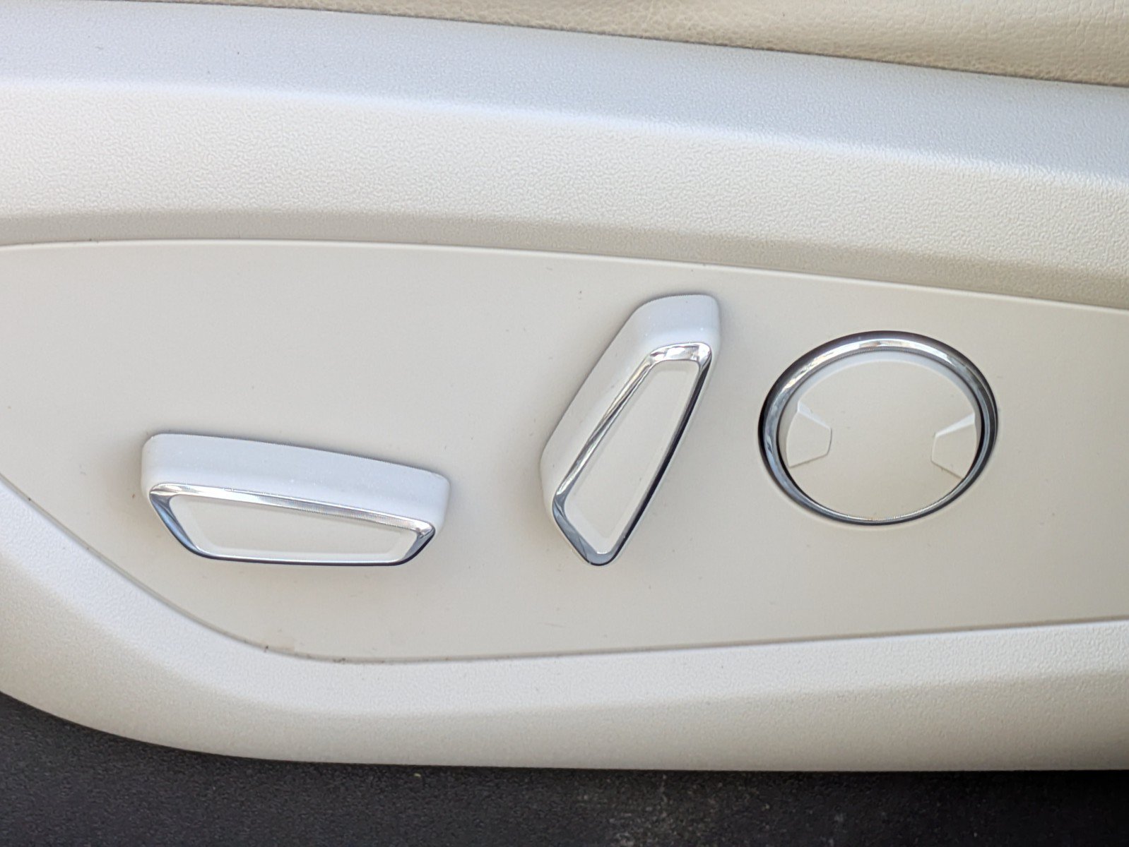 Used 2017 Lincoln MKC Premiere FWD image 17