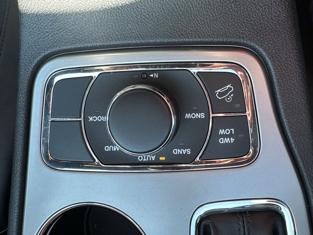 Used 2022 Jeep Grand Cherokee Laredo X image 28