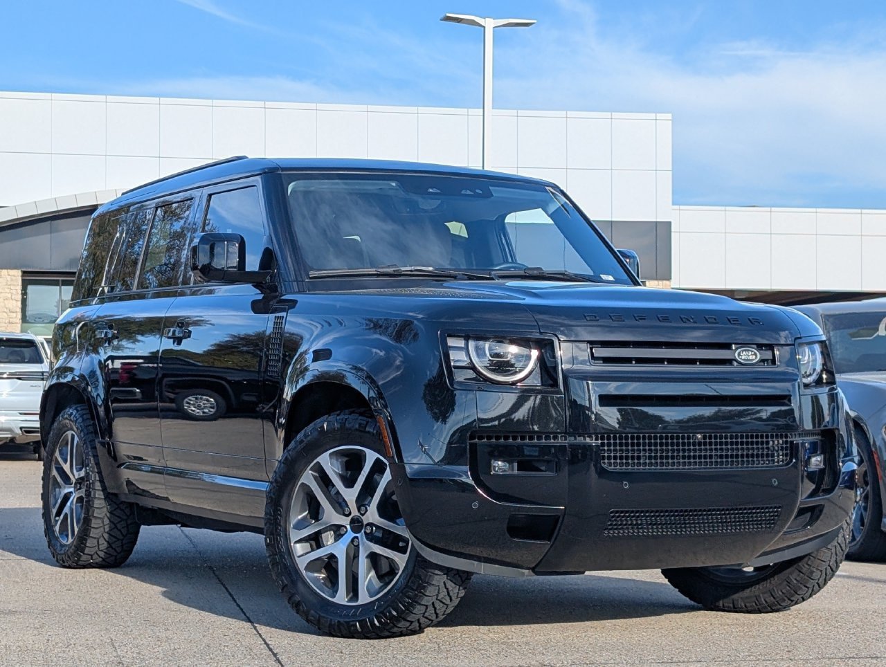 Used 2026 Land Rover Defender 110 X-Dynamic SE AWD/4WD image 2