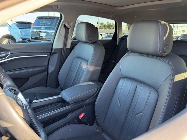 Used 2019 Audi e-tron Premium Plus image 8
