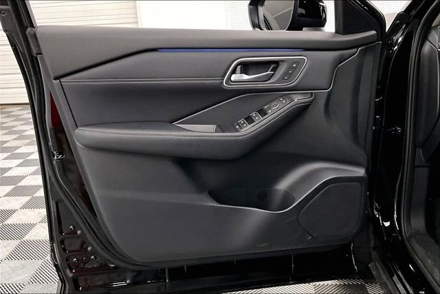 Used 2025 Nissan Rogue Platinum w/ Platinum Premium Package image 21