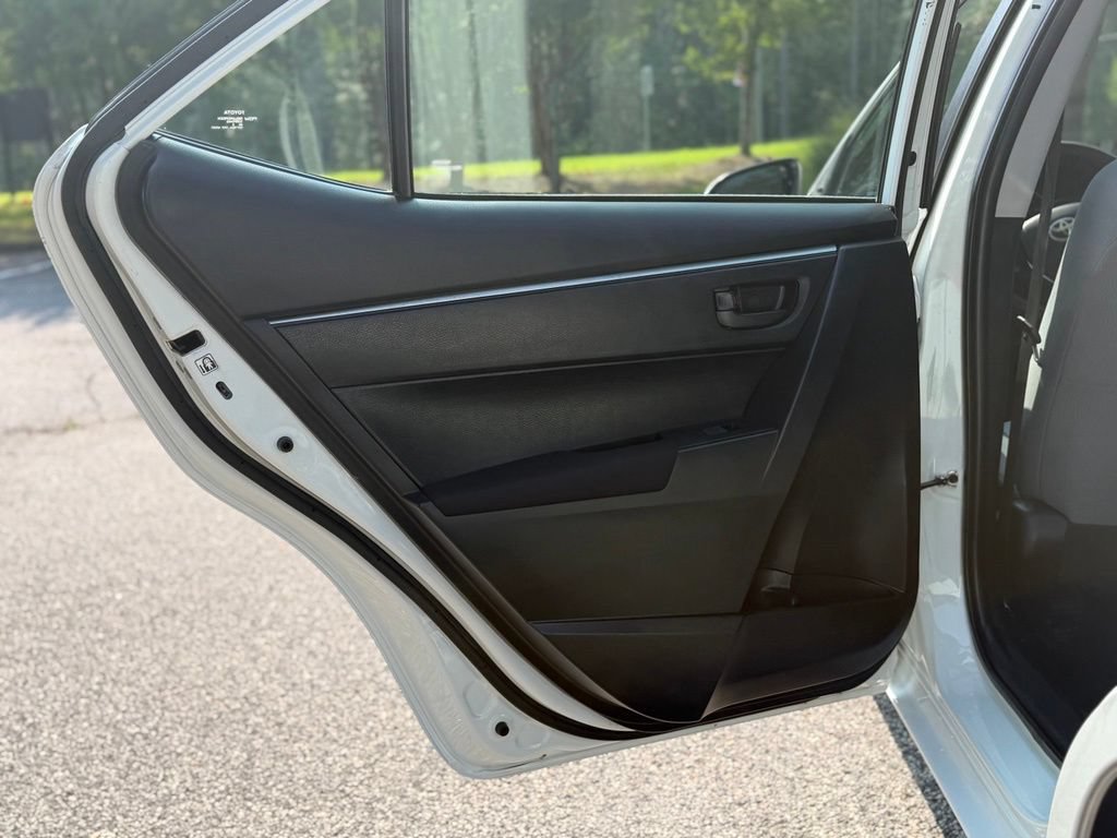 Used 2015 Toyota Corolla L FWD image 3