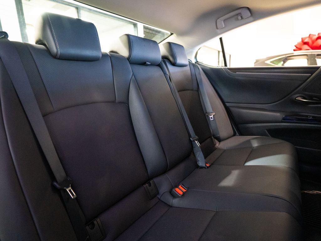Used 2024 Lexus ES 350 w/ Premium Package image 31