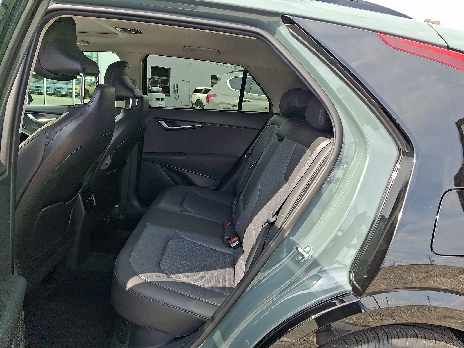 Used 2023 Kia Niro SX Touring FWD image 10