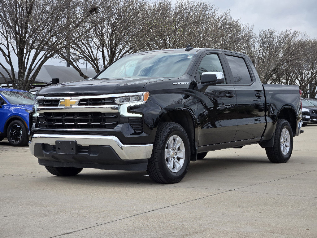 Used 2025 Chevrolet Silverado 1500 LT image 2