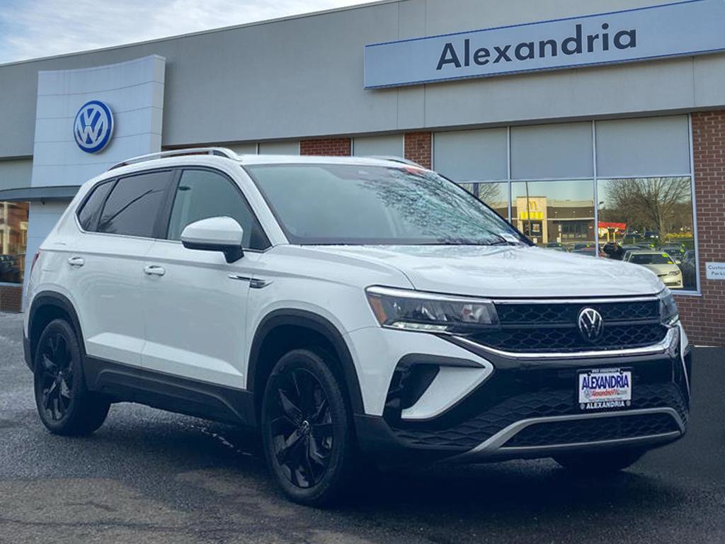 Used 2023 Volkswagen Taos SE w/ Panoramic Sunroof Package