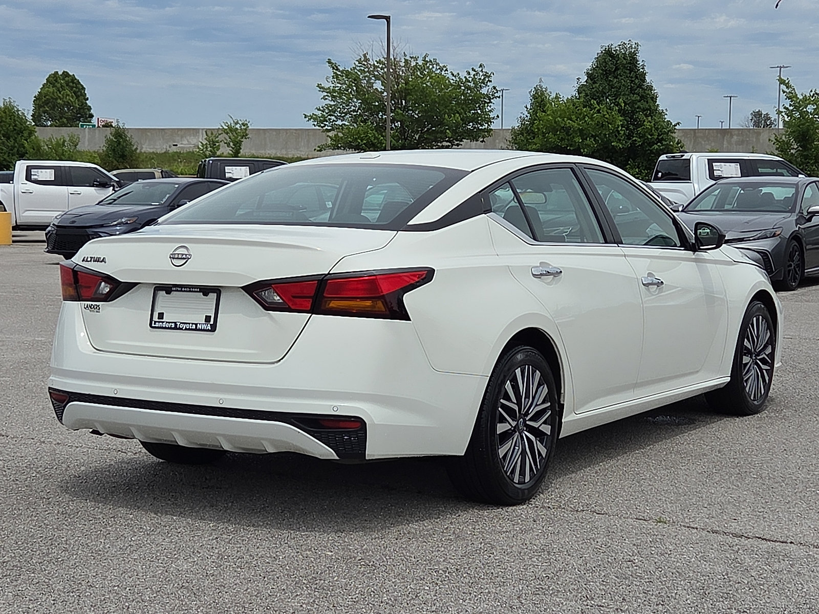 Used 2025 Nissan Altima 2.5 SV FWD image 5
